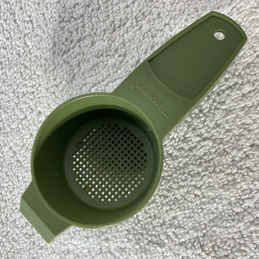 5/$35 Vintage Tupperware Green Mini Sifter Strainer
